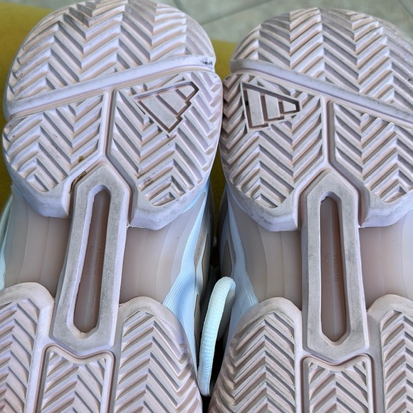 Adidas Women’s White Sneakers - Picture 6 of 9